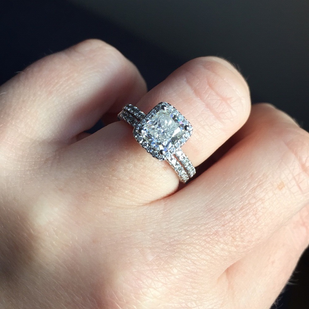 10K White Gold .14 cttw Diamond Wedding Band